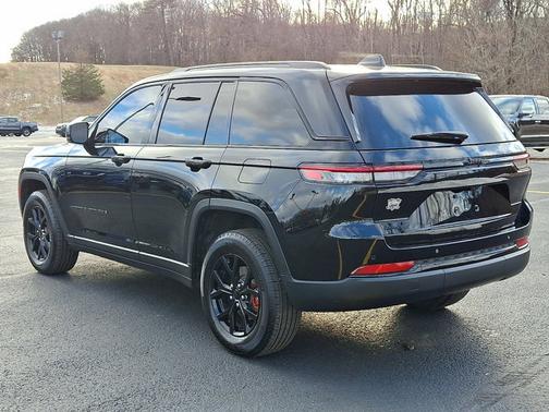 2025 Jeep Grand Cherokee LAREDO