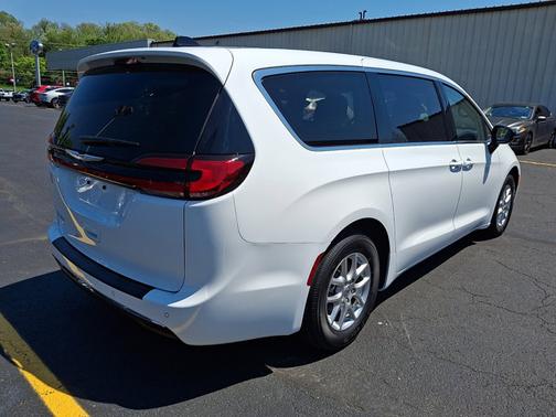 Bright White Clearcoat 2024 Chrysler Pacifica TOURING L