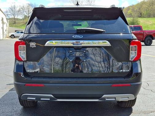 AGATE BLACK METALLIC 2023 Ford Explorer XLT