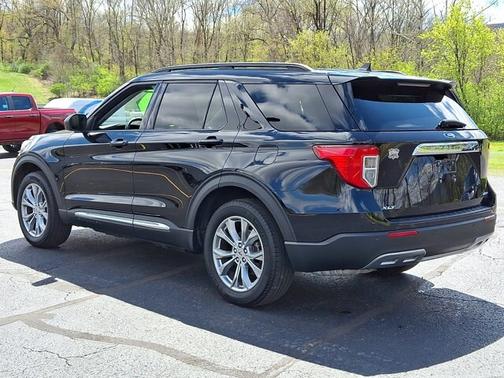 AGATE BLACK METALLIC 2023 Ford Explorer XLT