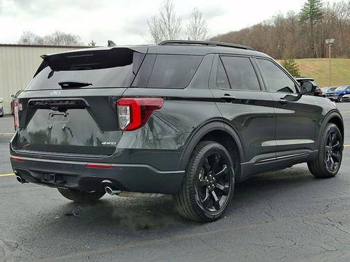 FORGED GREEN METALLIC 2024 Ford Explorer ST-LINE