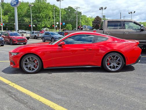 2024 Ford Mustang ECOBOOST PREMIUM