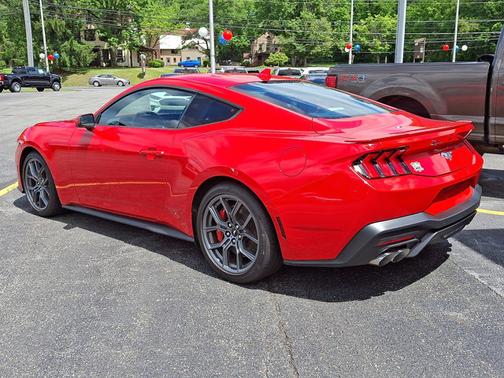 2024 Ford Mustang ECOBOOST PREMIUM