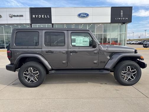 2026 Jeep Wrangler 4-Door Sahara 4x4