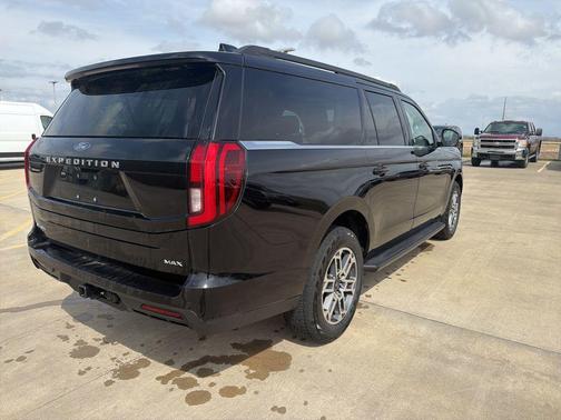 Agate Black Metallic 2025 Ford Expedition Max Active 4x4