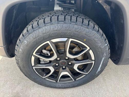 Bright White Clearcoat 2025 Jeep Compass Trailhawk