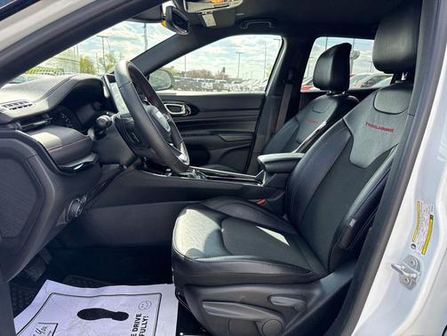 Bright White Clearcoat 2025 Jeep Compass Trailhawk
