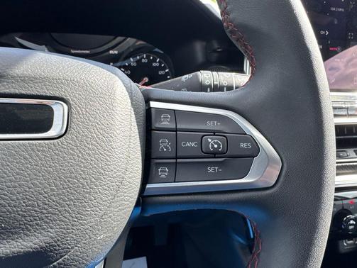 Bright White Clearcoat 2025 Jeep Compass Trailhawk