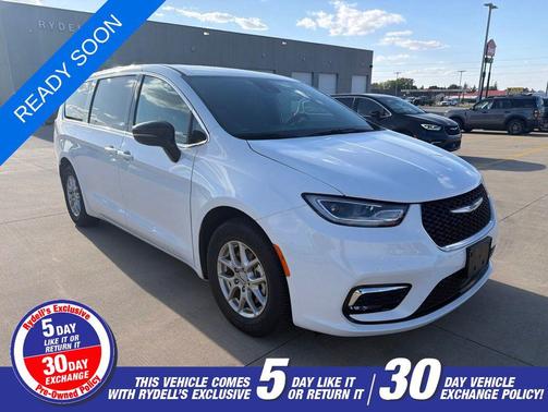 Bright White Clearcoat 2025 Chrysler Pacifica L