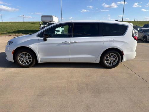Bright White Clearcoat 2025 Chrysler Pacifica L