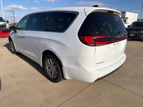 Bright White Clearcoat 2025 Chrysler Pacifica L