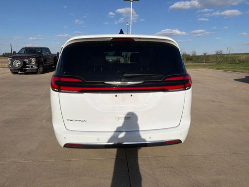 Bright White Clearcoat 2025 Chrysler Pacifica L