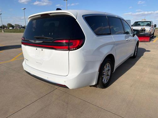Bright White Clearcoat 2025 Chrysler Pacifica L