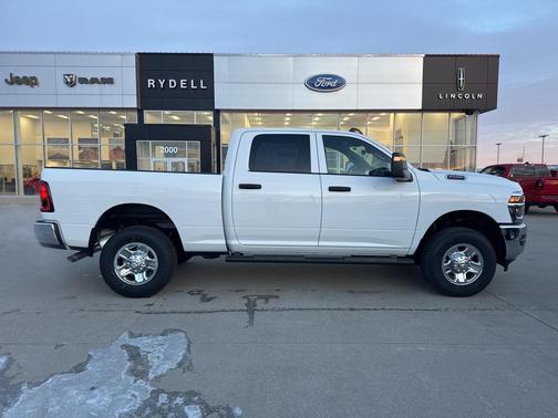 2026 RAM 2500 Tradesman Crew Cab 4x4 6'4' Box