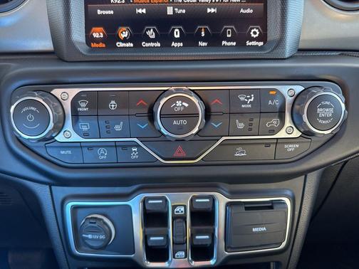 Sting-Gray Clearcoat 2021 Jeep Gladiator Willys 4x4