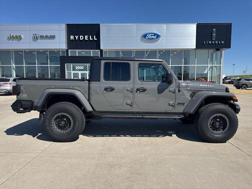 Sting-Gray Clearcoat 2021 Jeep Gladiator Willys 4x4