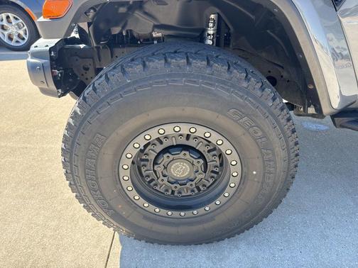 Sting-Gray Clearcoat 2021 Jeep Gladiator Willys 4x4