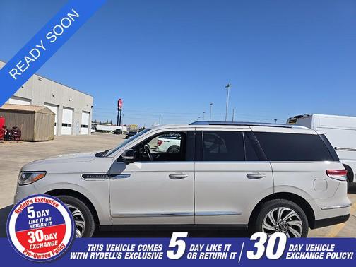 Ceramic Pearl Metallic Tri-Coat 2023 Lincoln Navigator Reserve