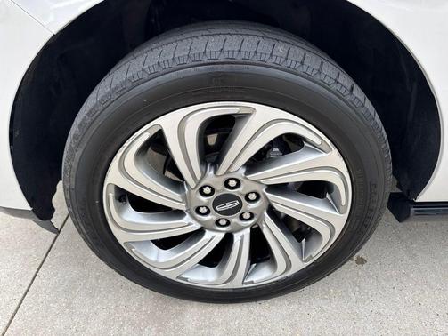 Ceramic Pearl Metallic Tri-Coat 2023 Lincoln Navigator Reserve