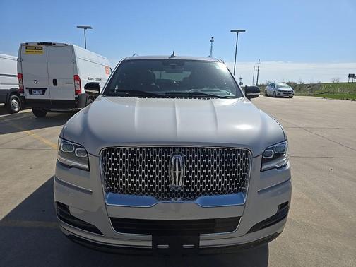 Ceramic Pearl Metallic Tri-Coat 2023 Lincoln Navigator Reserve