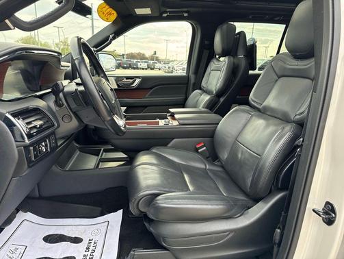 Ceramic Pearl Metallic Tri-Coat 2023 Lincoln Navigator Reserve