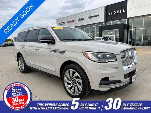 Ceramic Pearl Metallic Tri-Coat 2023 Lincoln Navigator Reserve