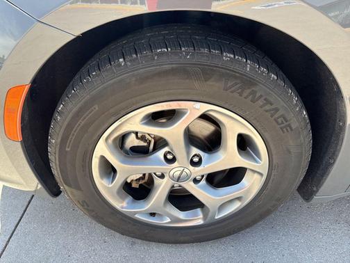 Ceramic Gray Clearcoat 2023 Chrysler Pacifica Limited