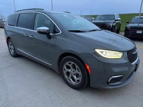 Ceramic Gray Clearcoat 2023 Chrysler Pacifica Limited