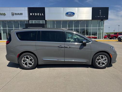 Ceramic Gray Clearcoat 2023 Chrysler Pacifica Limited