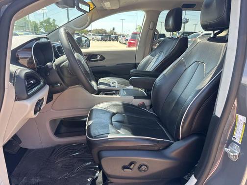 Ceramic Gray Clearcoat 2023 Chrysler Pacifica Limited