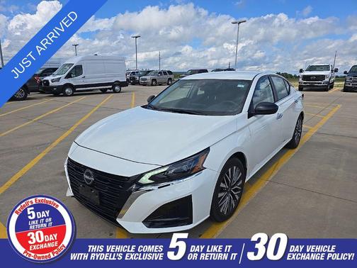 Glacier White 2025 Nissan Altima 2.5 SV