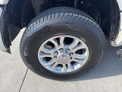 2018 RAM 2500 Laramie Crew Cab 4x4 6'4' Box