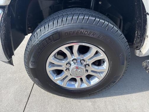 2018 RAM 2500 Laramie Crew Cab 4x4 6'4' Box