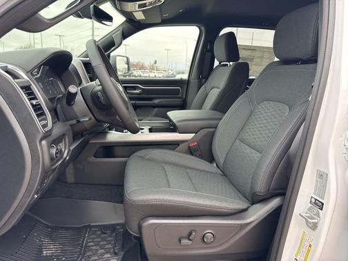 Bright White Clearcoat 2026 RAM 1500 Big Horn/Lone Star