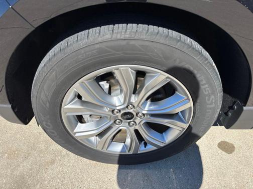 Black Metallic 2024 Ford Edge Titanium