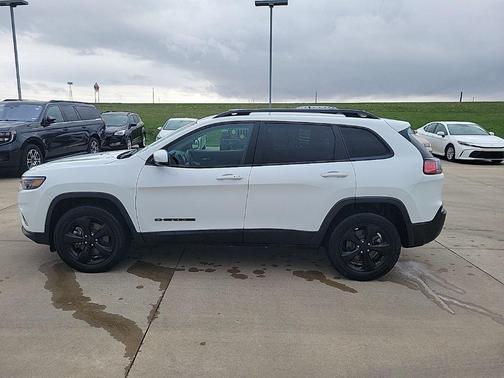 Bright White Clearcoat 2019 Jeep Cherokee Altitude