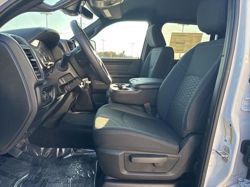 2025 RAM 2500 Tradesman Crew Cab 4x4 6'4' Box