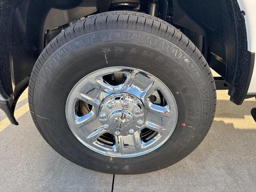 2025 RAM 2500 Tradesman Crew Cab 4x4 6'4' Box