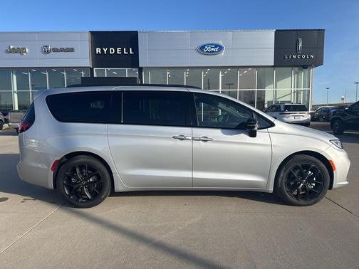 2026 Chrysler Pacifica L