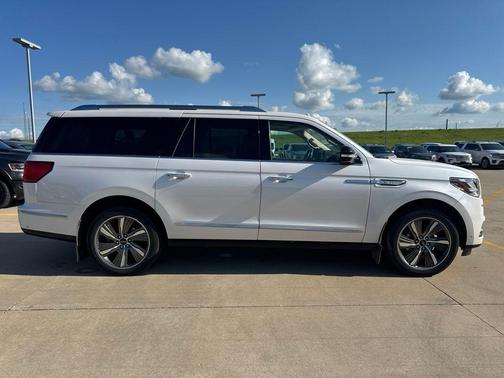 White Platinum Metallic Tri-Coat 2019 Lincoln Navigator L Reserve