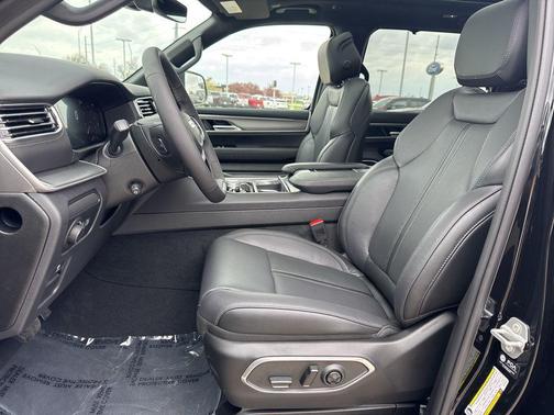 High Gloss Black 2026 Jeep Grand Wagoneer Limited Reserve 4x4
