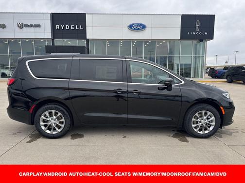 Diamond Black Crystal Pearlcoat 2026 Chrysler Pacifica Limited