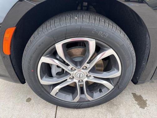 Diamond Black Crystal Pearlcoat 2026 Chrysler Pacifica L