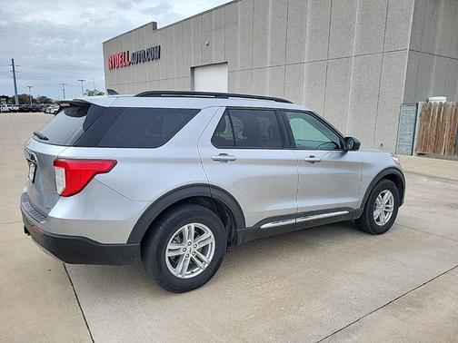 Iconic Silver Metallic 2022 Ford Explorer XLT