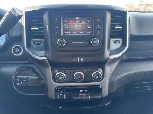 2020 RAM 2500 Big Horn Crew Cab 4x4 6'4' Box