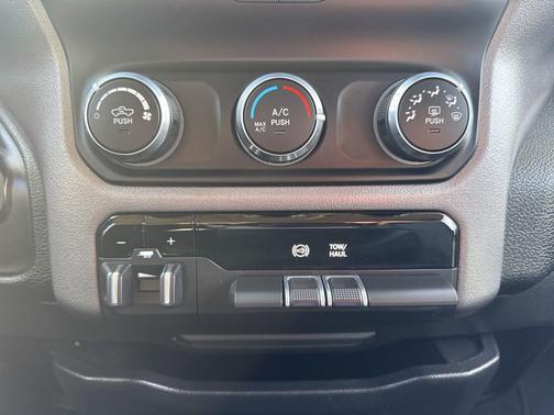 2020 RAM 2500 Big Horn Crew Cab 4x4 6'4' Box