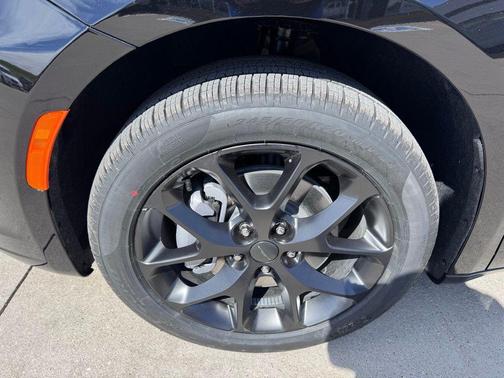Diamond Black Crystal Pearlcoat 2027 Chrysler Pacifica Limited