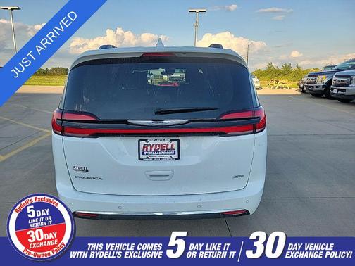 Bright White Clearcoat 2021 Chrysler Pacifica Touring L