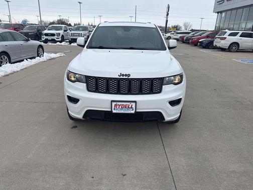 2022 Jeep Grand Cherokee Laredo