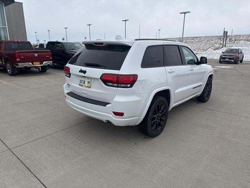 2022 Jeep Grand Cherokee Laredo